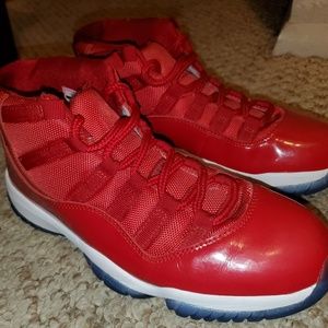 Jordan Retro 11's gym red shoes 8.5
